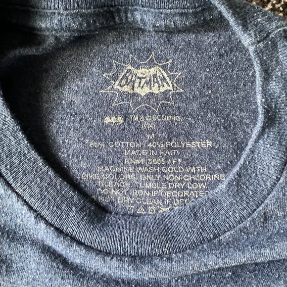 DC Comics Batman Size Medium M Heather Blue Shirt - Picture 3 of 4